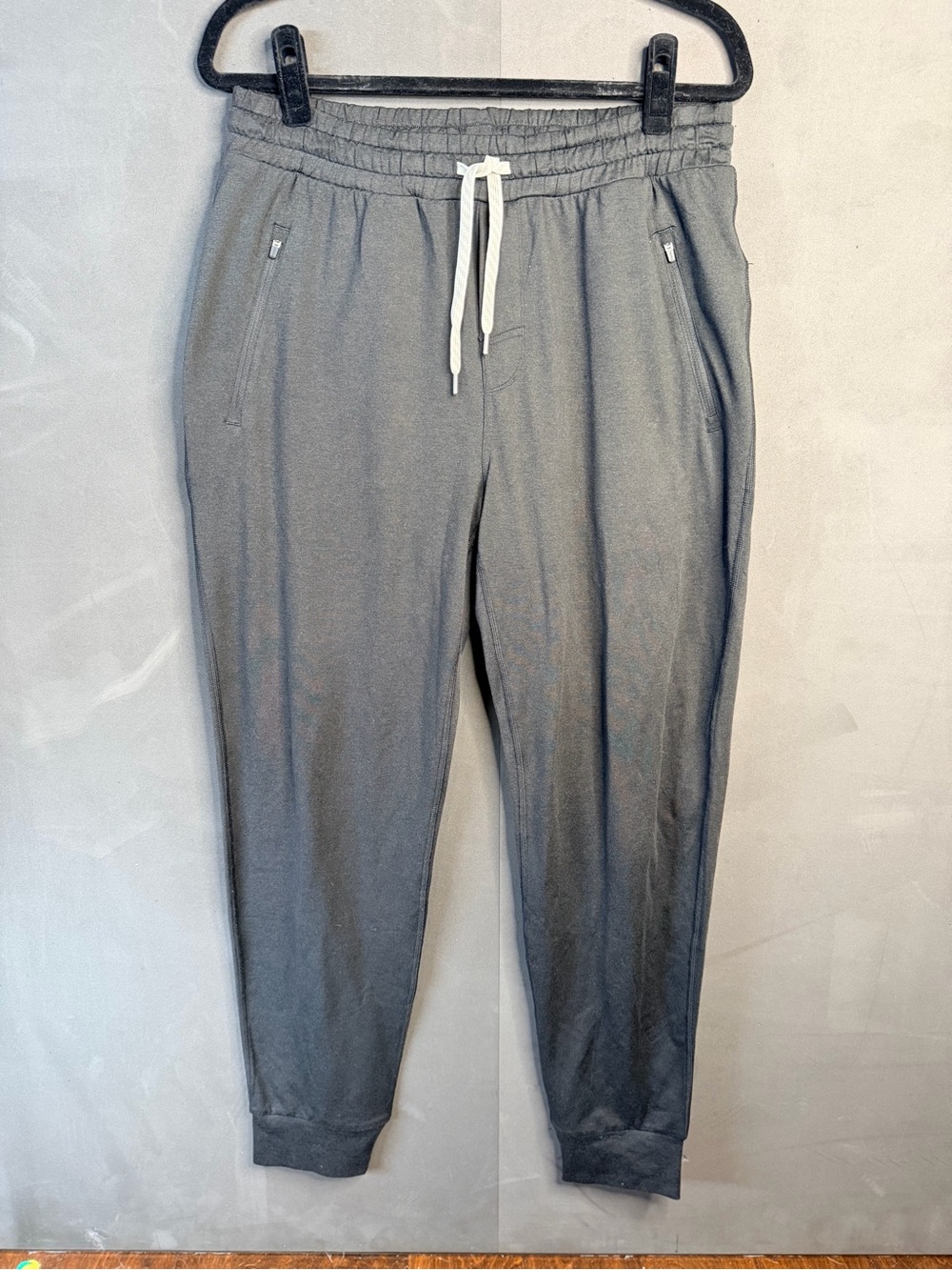 Men’s Vuori Clothing Sunday Performance Joggers Pants Size L Gym Workout